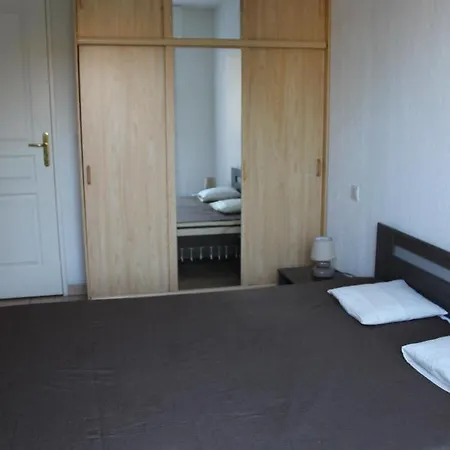 F2 En Apartment *